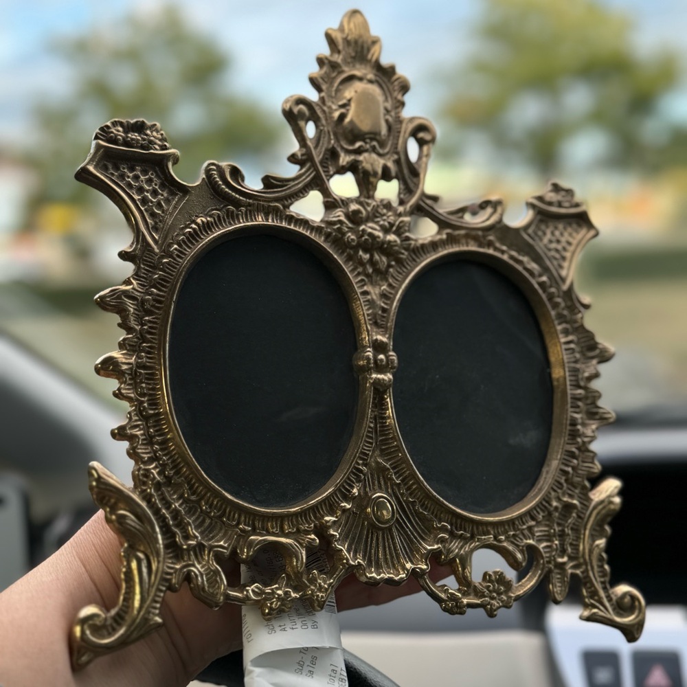 Vintage Victorian Style Brass Ornate Oval Double Photo Easel Picture Frame